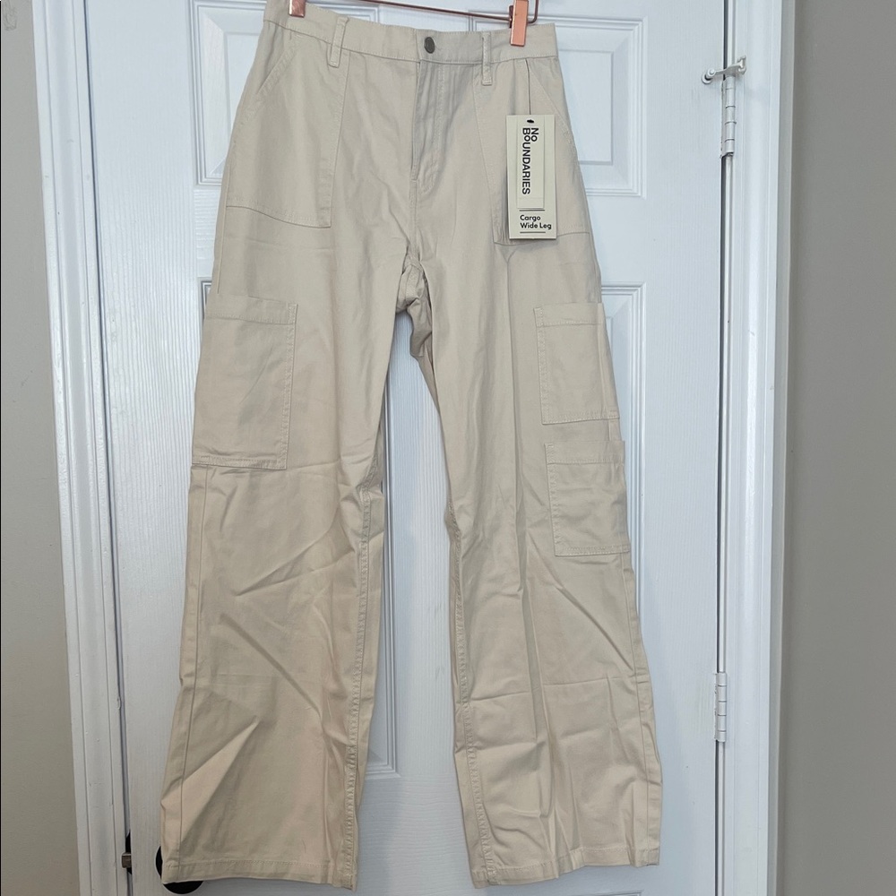 NWT No Boundaries Beige Wide-Leg Cargo Pants